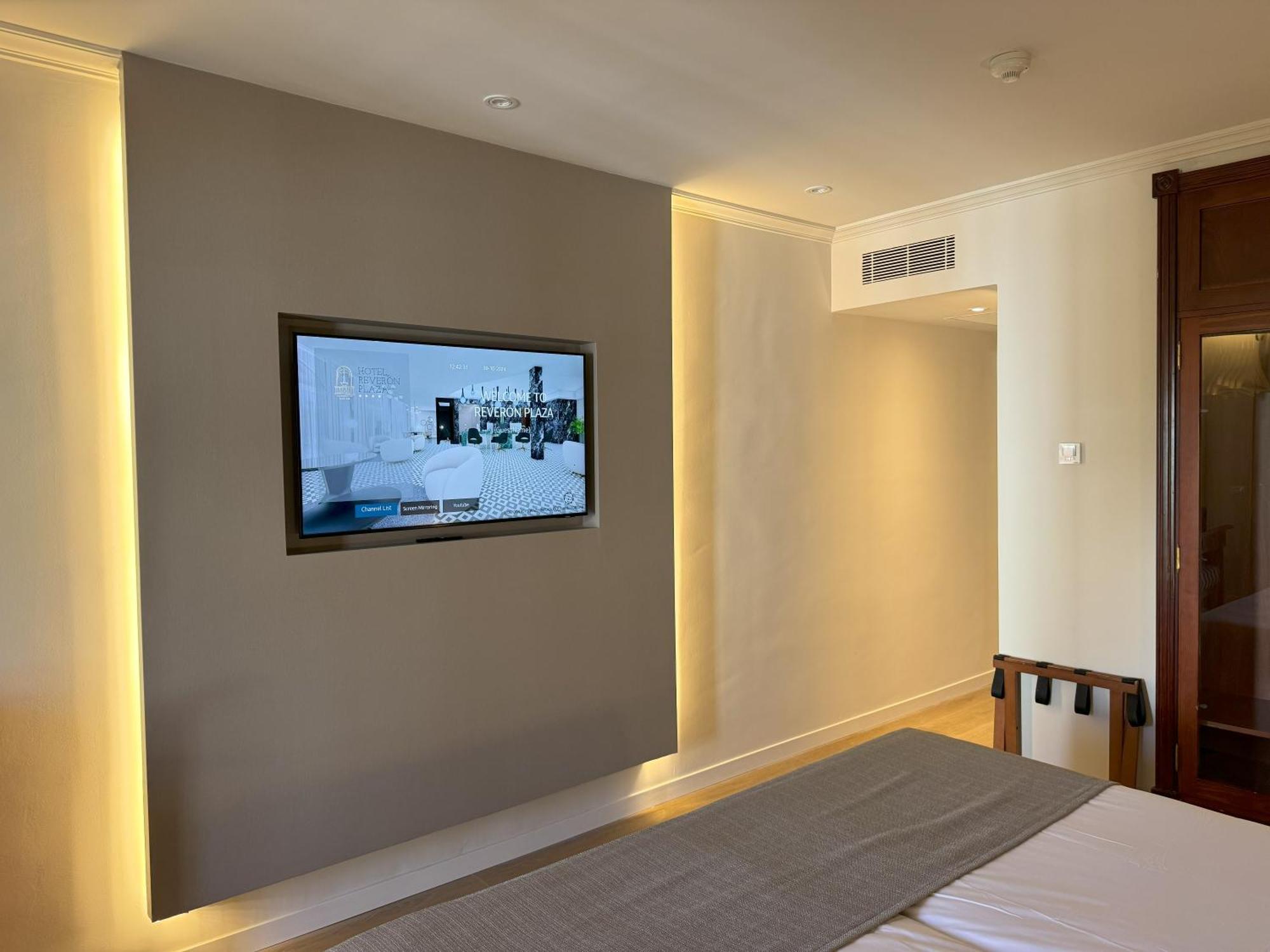 Hotel Reveron Plaza Лос Кристианос Екстериор снимка