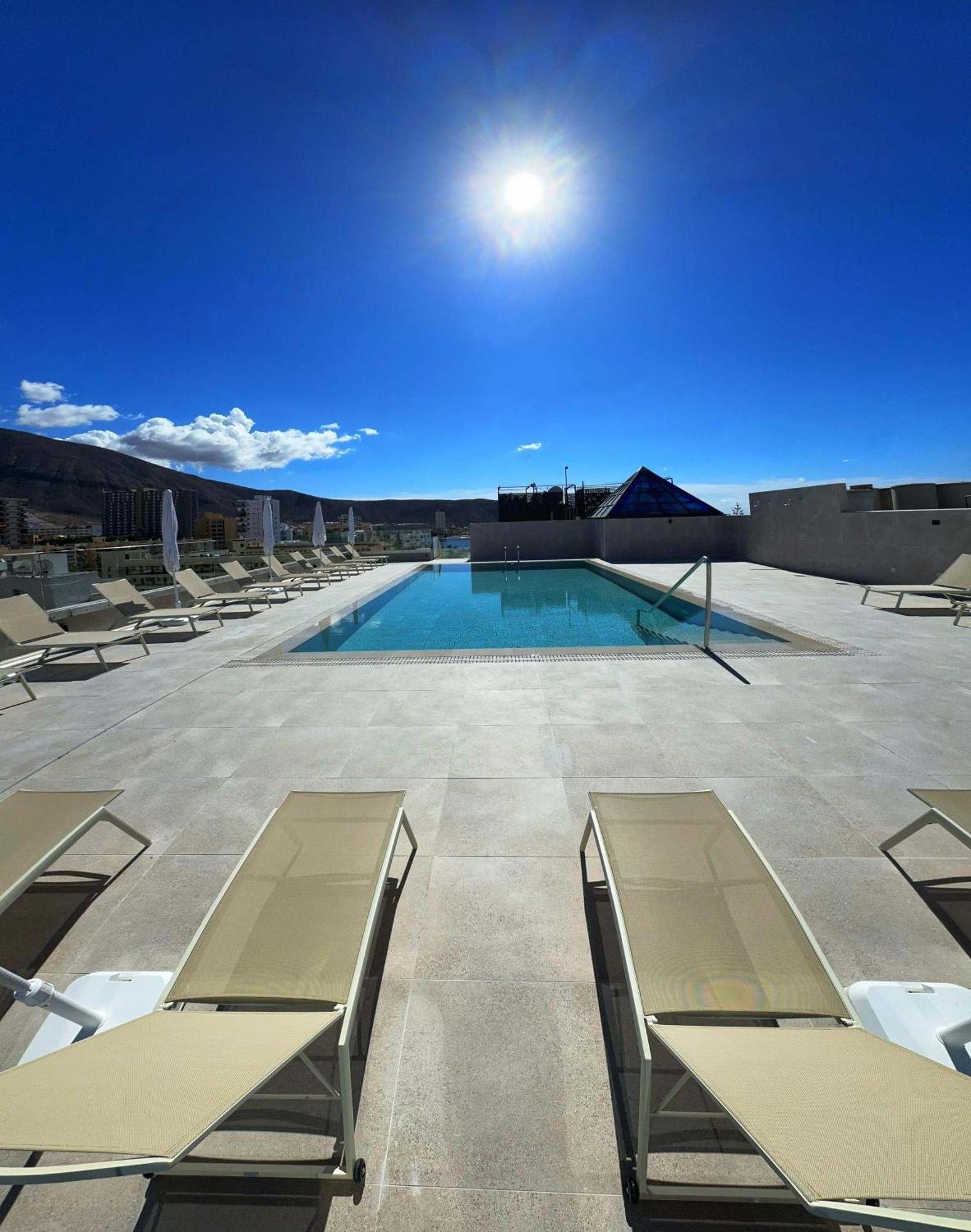 Hotel Reveron Plaza Лос Кристианос Екстериор снимка