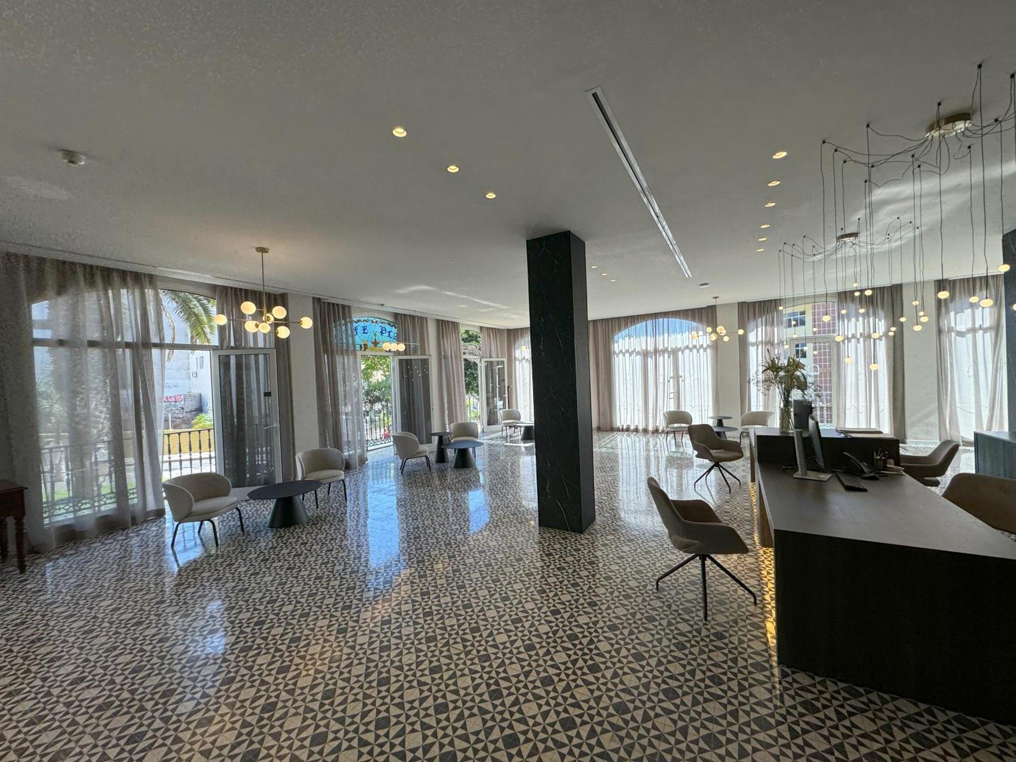 Hotel Reveron Plaza Лос Кристианос Екстериор снимка