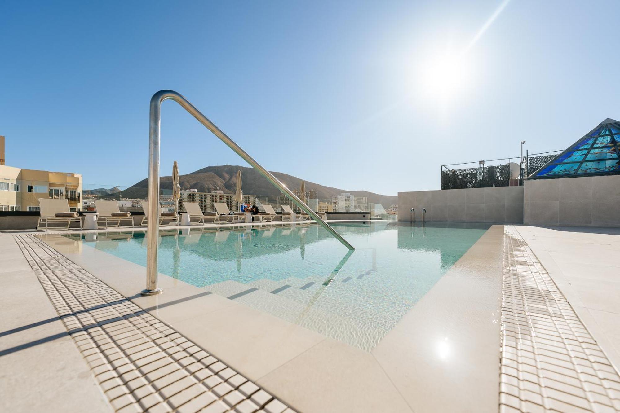 Hotel Reveron Plaza Лос Кристианос Екстериор снимка