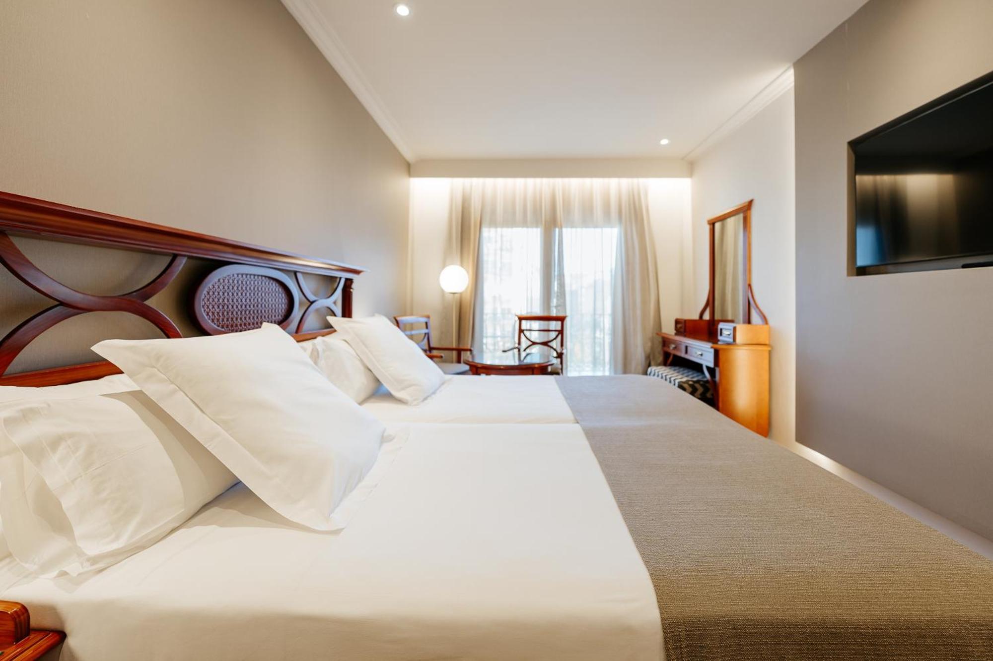 Hotel Reveron Plaza Лос Кристианос Екстериор снимка
