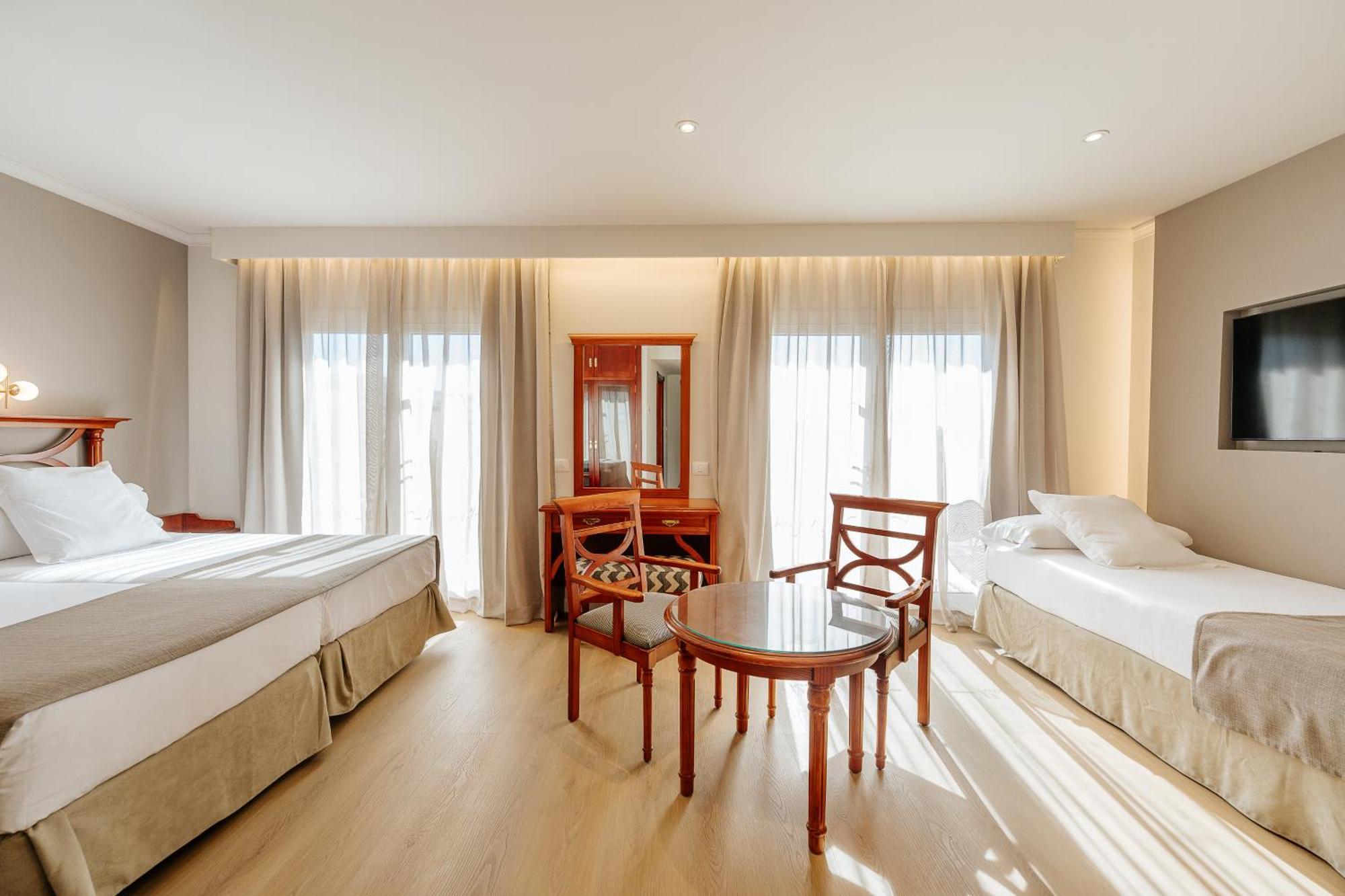 Hotel Reveron Plaza Лос Кристианос Екстериор снимка