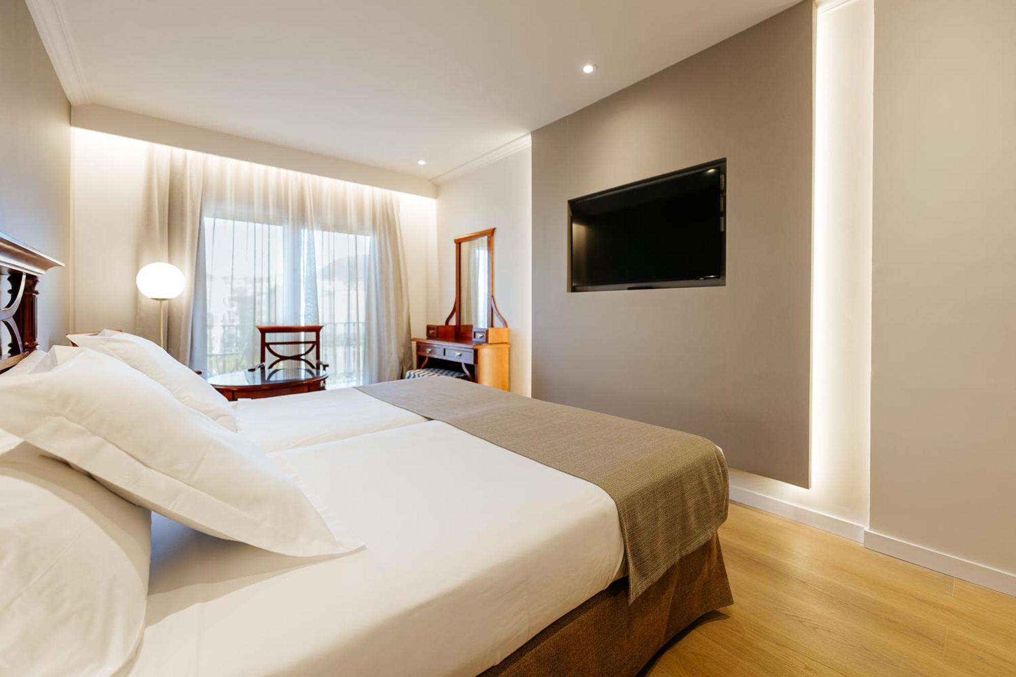Hotel Reveron Plaza Лос Кристианос Екстериор снимка