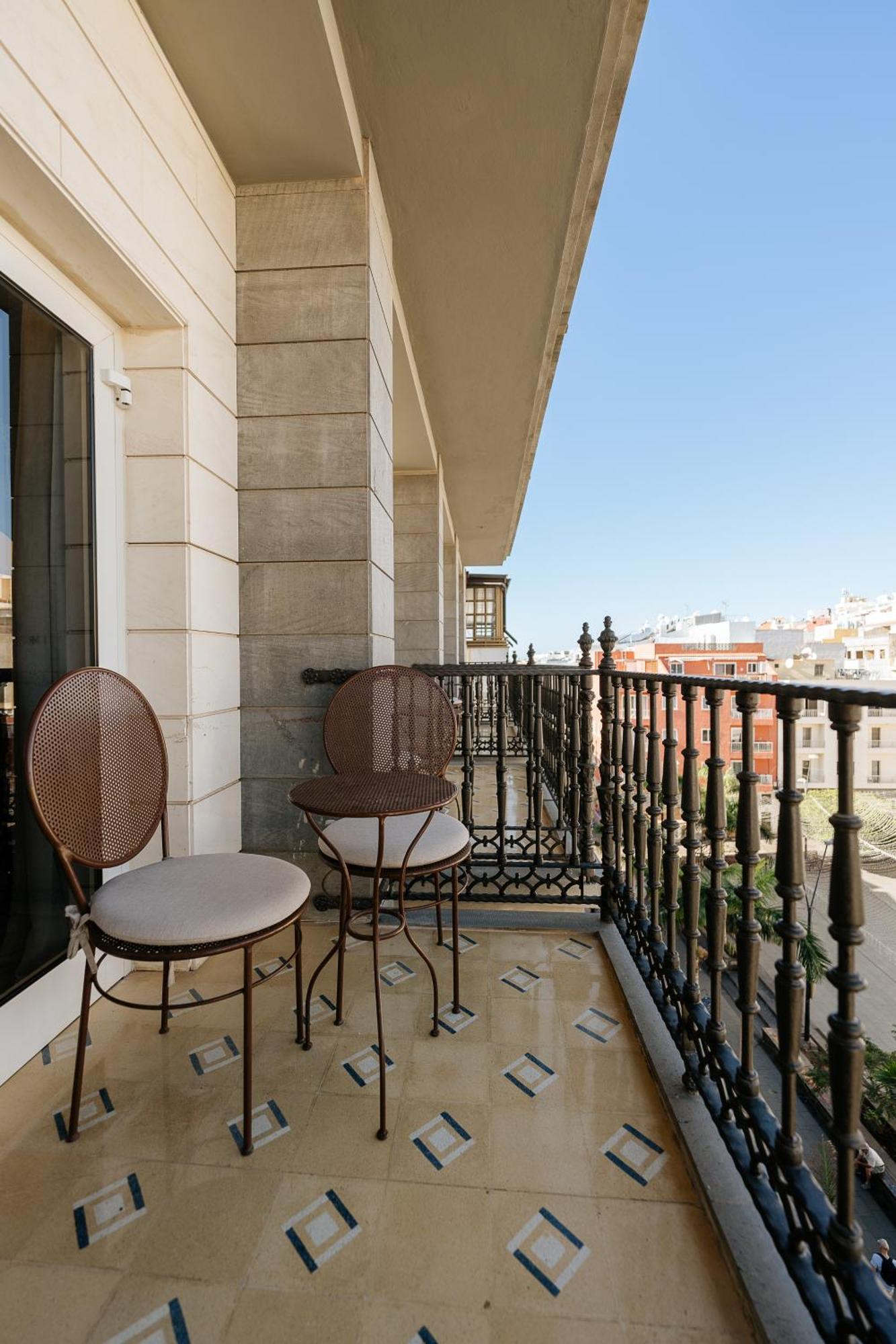Hotel Reveron Plaza Лос Кристианос Екстериор снимка