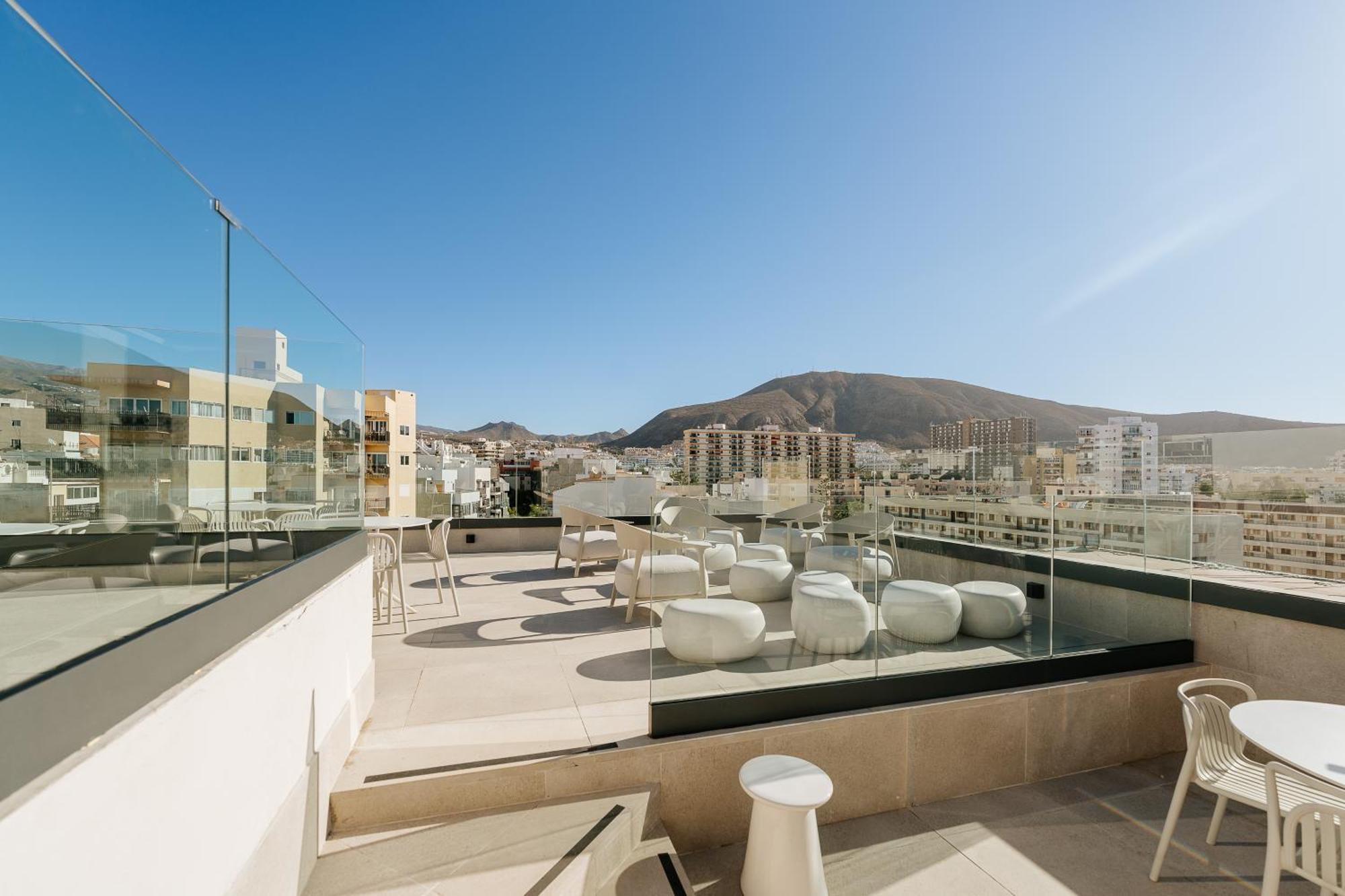 Hotel Reveron Plaza Лос Кристианос Екстериор снимка