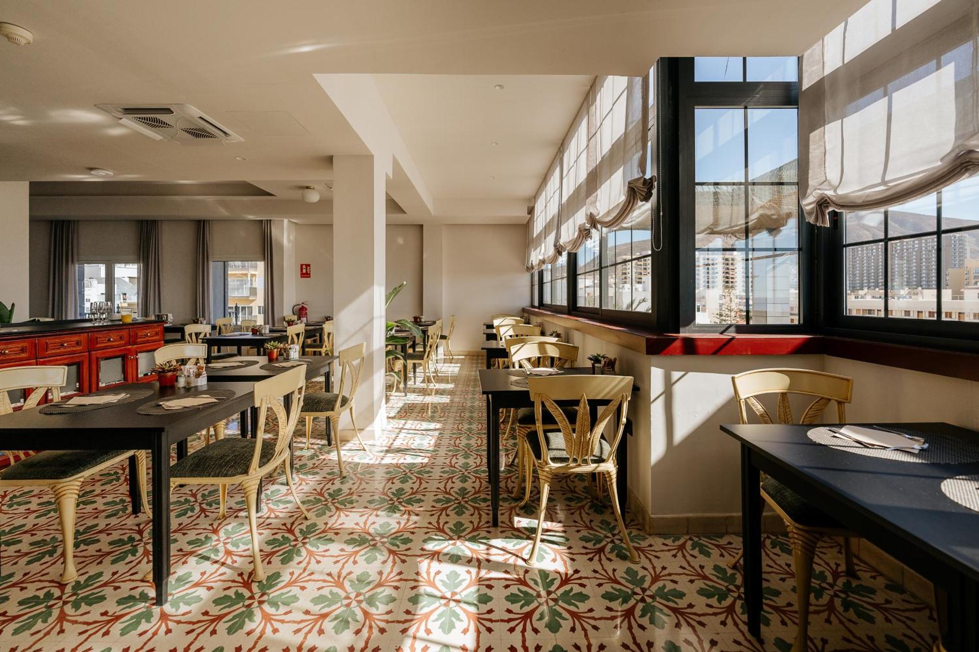 Hotel Reveron Plaza Лос Кристианос Екстериор снимка