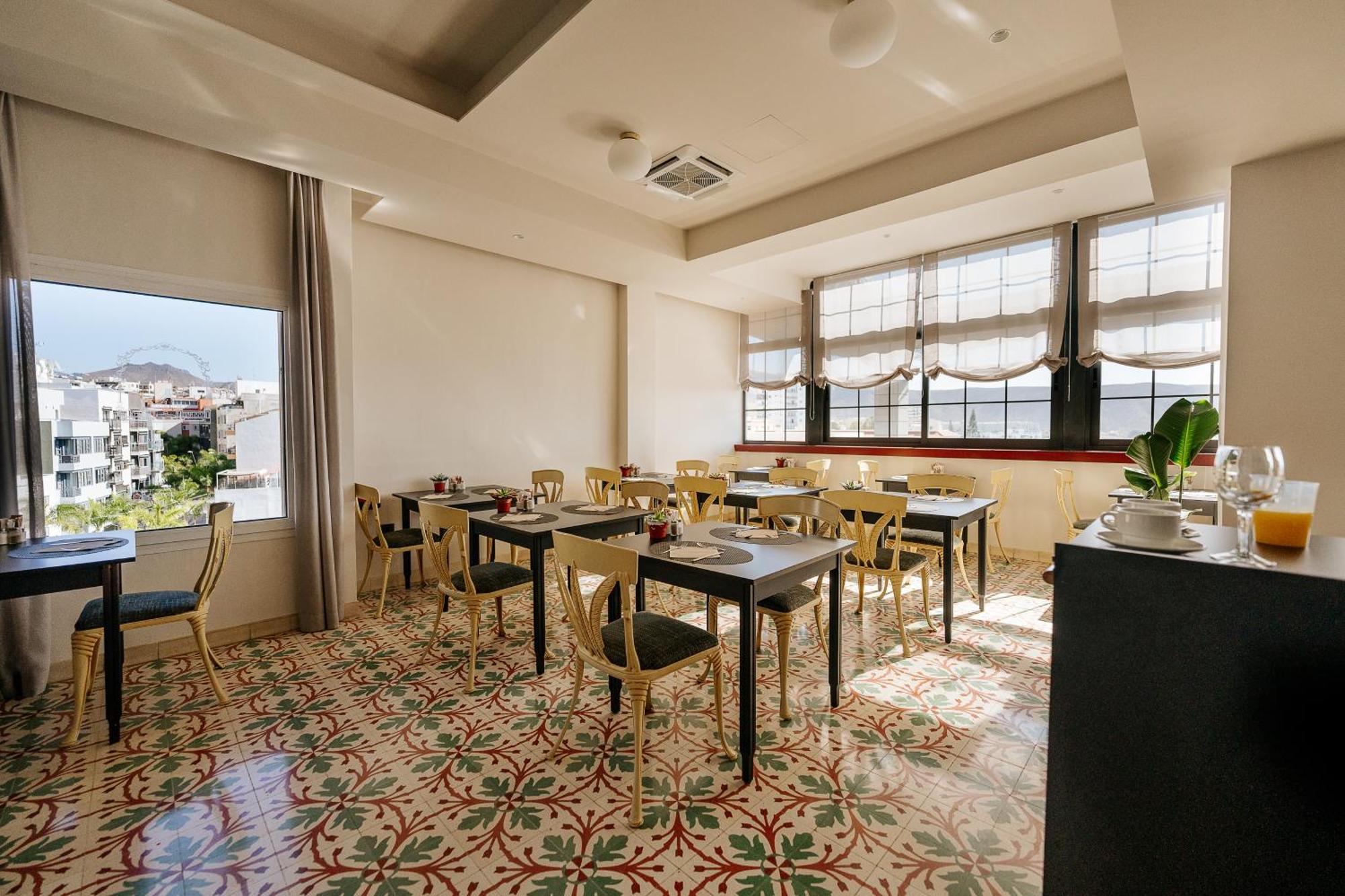 Hotel Reveron Plaza Лос Кристианос Екстериор снимка
