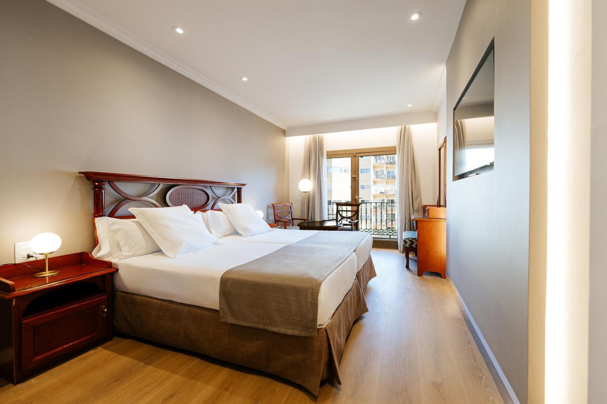 Hotel Reveron Plaza Лос Кристианос Екстериор снимка